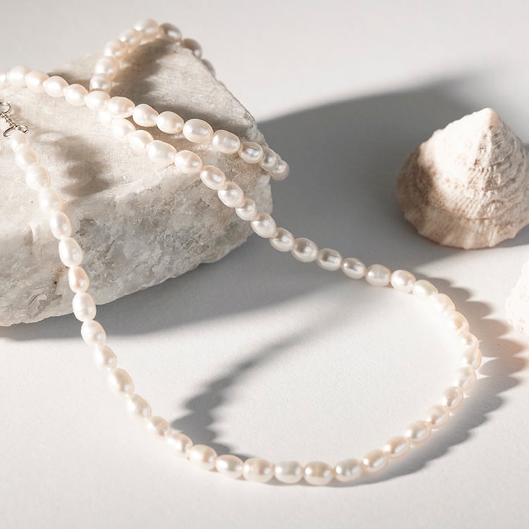 Strieborný náhrdelník s bielymi perlami Persia 112023