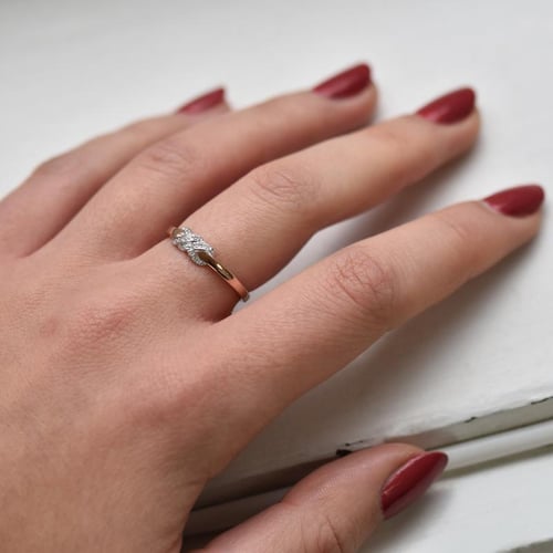 Zlatý romantický prsteň s diamantmi Swien
