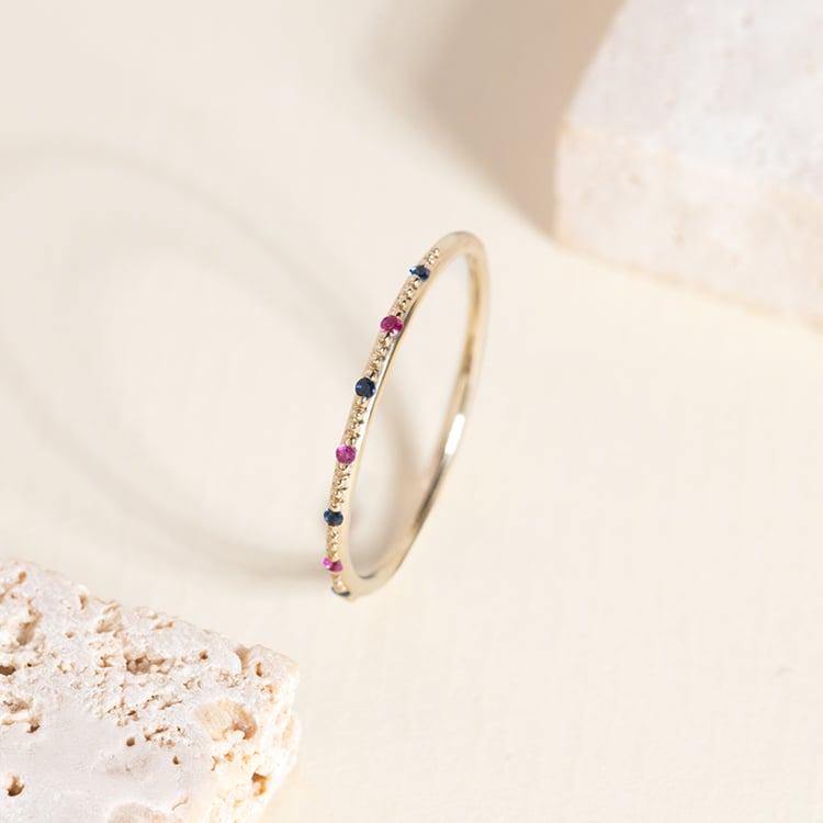 Minimalistický prsteň so zafírmi a rubínmi Tess 149662