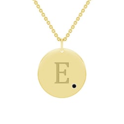 Zlatý prívesok s čiernym diamantom a gravírom písmena Rei