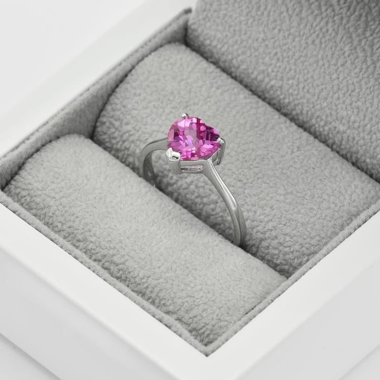 Zlatý prsteň so zafírovým srdcom 39124