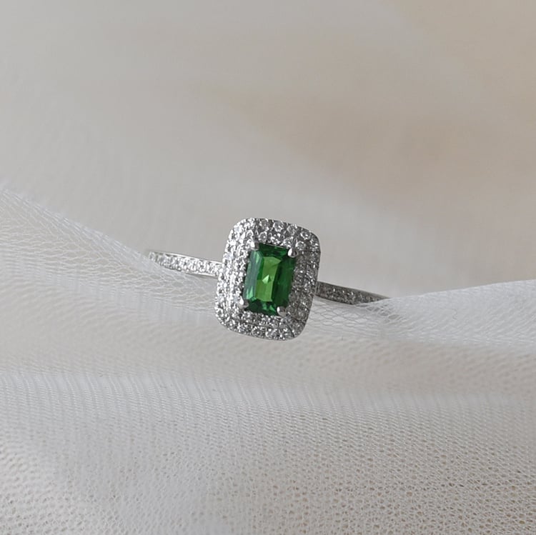 Zlatý prsteň s emerald tsavorit granátom a diamantmi 63717