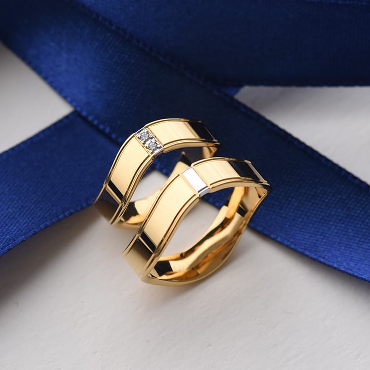 Vlnité snubné prstene zo zlata 76316