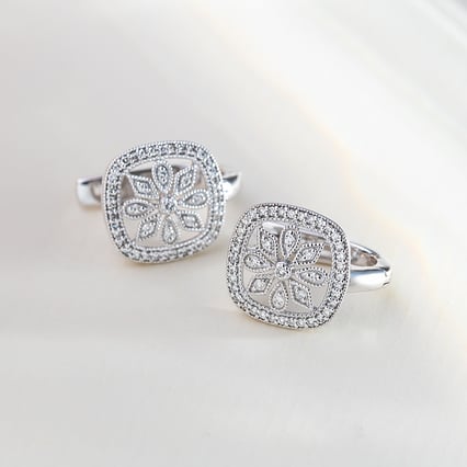 Náušnice s diamantovými kvetmi Rulka