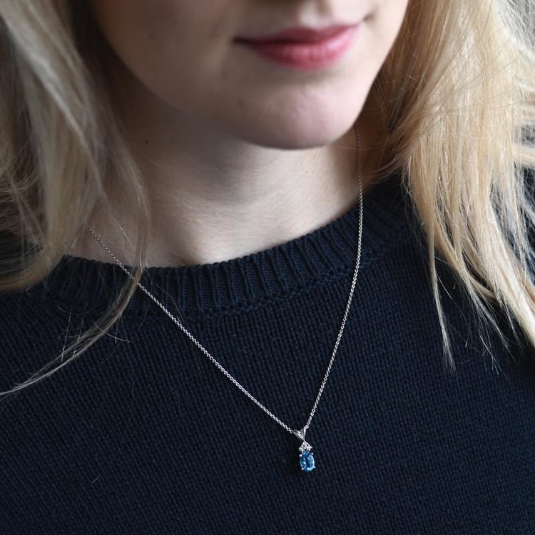 Náhrdelník s topásom a diamantmi 51475