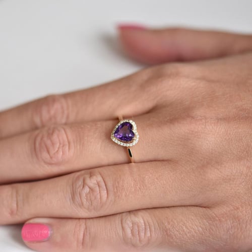 Zlatý prsteň s ametystovým srdcom a diamantmi Cecile