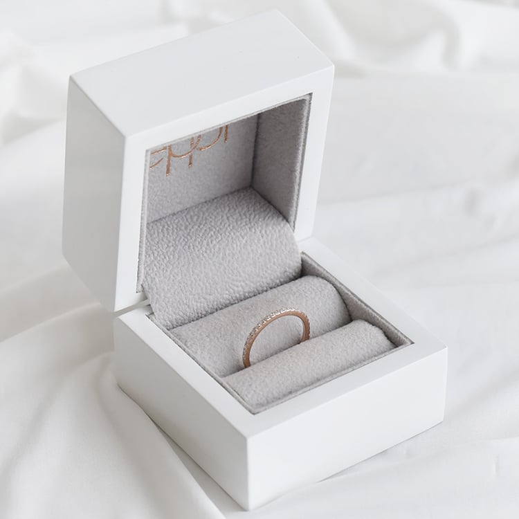 Zlatý eternity prsteň s diamantmi 92379