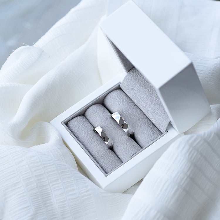 Zlaté snubné reliéfne prstene 61878