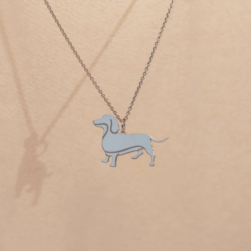 Strieborný prívesok v tvare psa s gravírom Dachshund