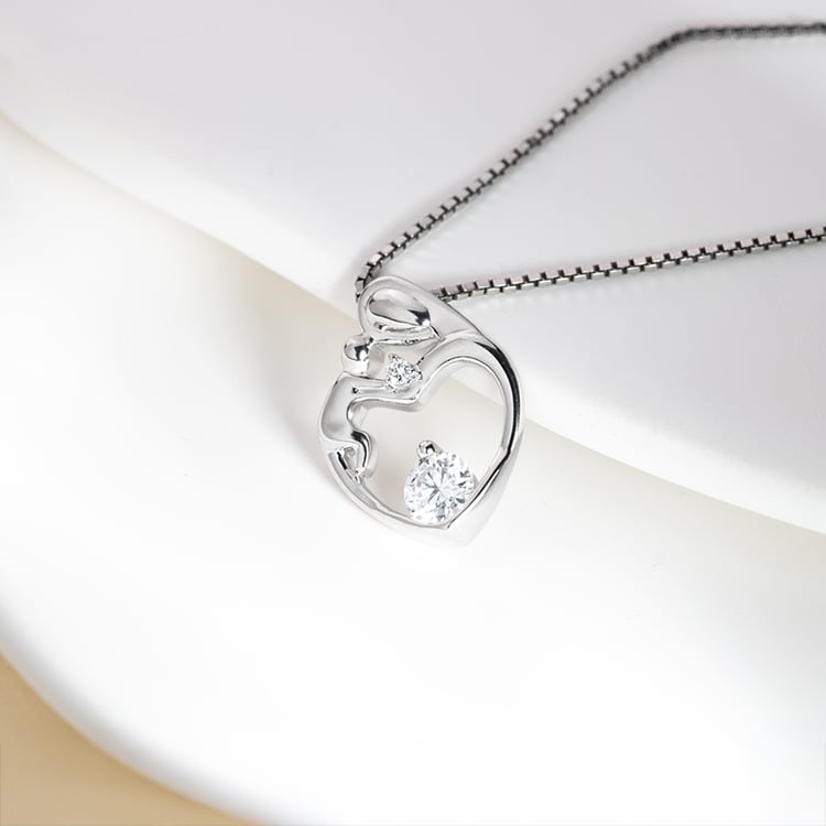 Prívesok matka a dieťa s moissanitom a diamantom Heli 151111