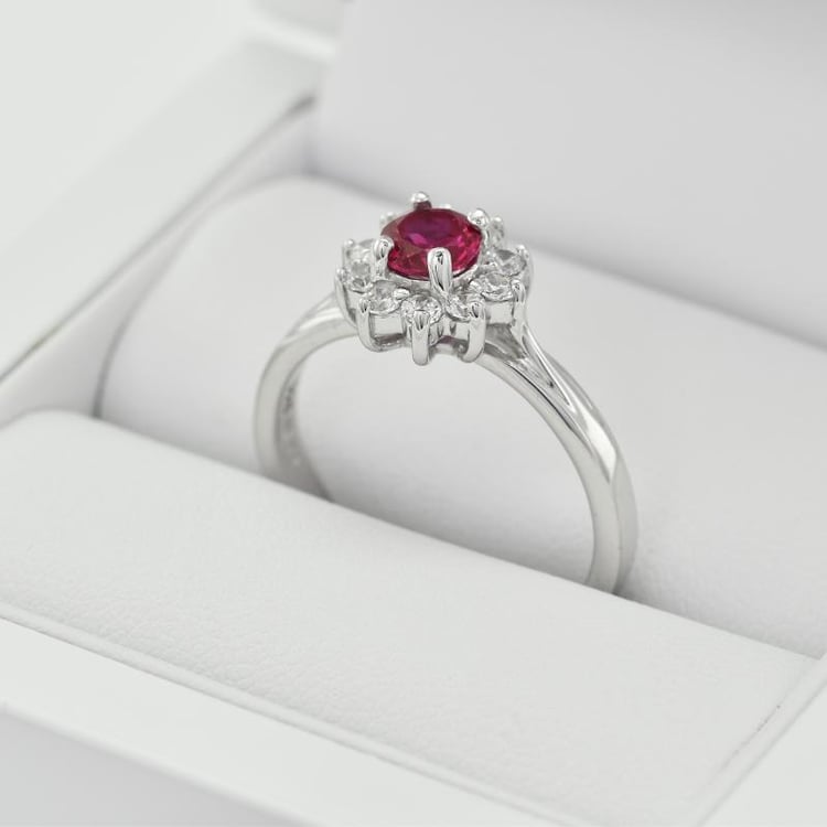 Prsteň s rubínom 31937