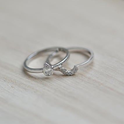 Zlatý zásnubný set prsteňov s pear ertifikovaným diamantom Paiha