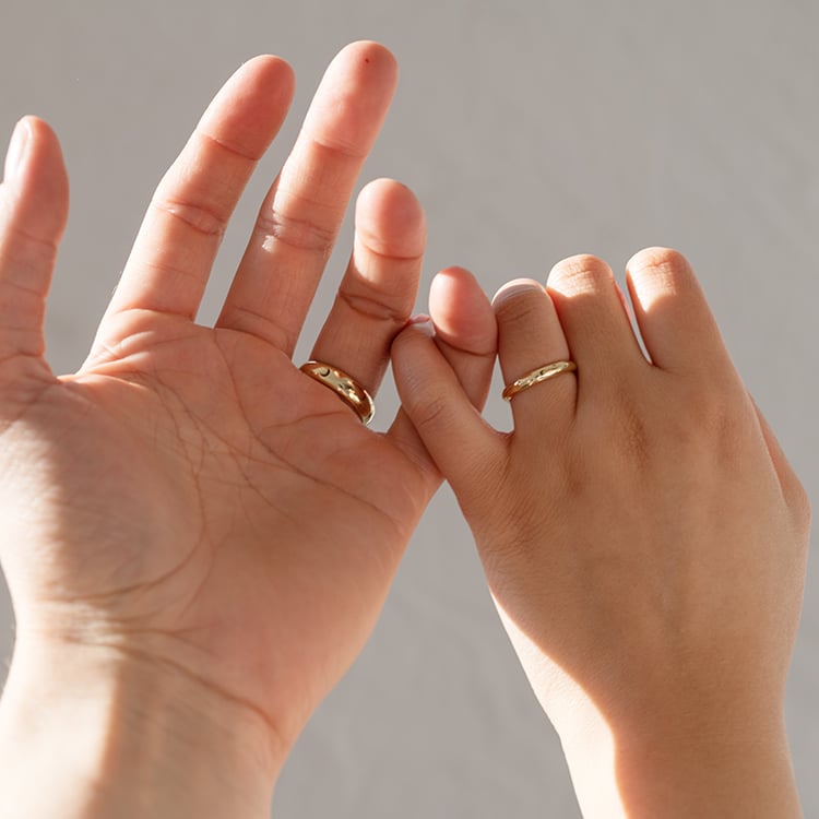 Svadobné obrúčky s gravírom hviezd a mesiaca Grove 120008