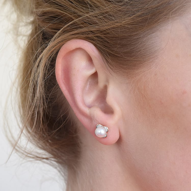 náušnice v tvare kvietkov s diamantmi 86789