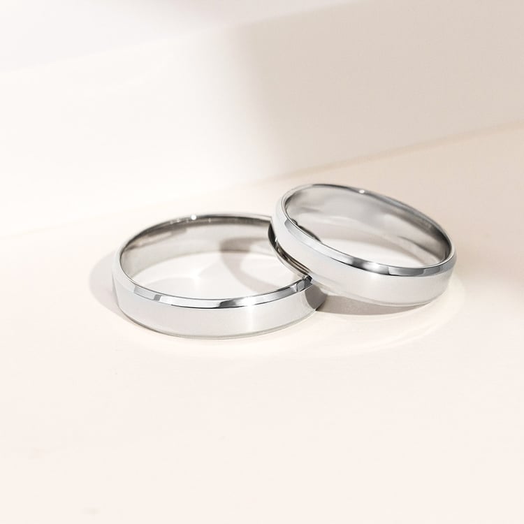 Zlaté minimalistické svadobné obrúčky so skosenými hranami Dariel 156807