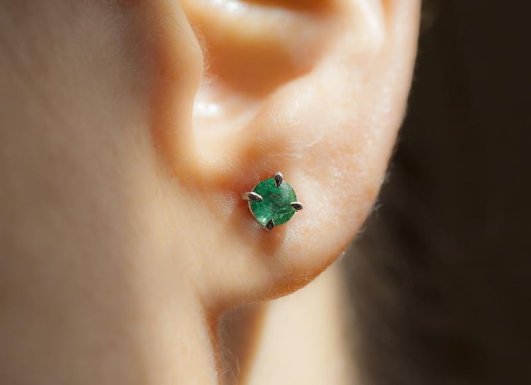 Smaragdové šrubovacie náušnice z 18k zlata Eireen 2859