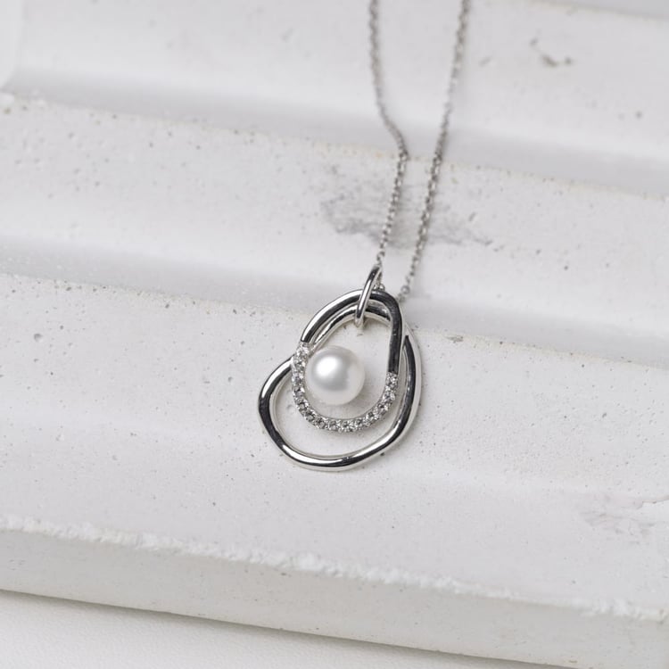 Strieborný perlový prívesok s bielymi topásmi 164021