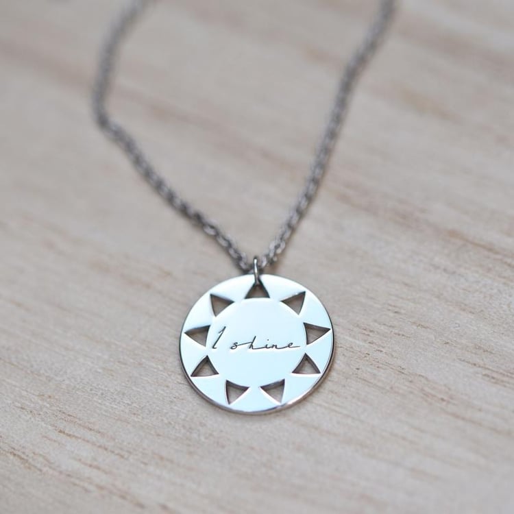 Strieborný prívesok z kolekcie #ZaNormalniHolky s gravírom 45871