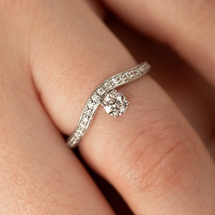 Atypický zásnubný prsteň s lab-grown diamantmi Clea 137602