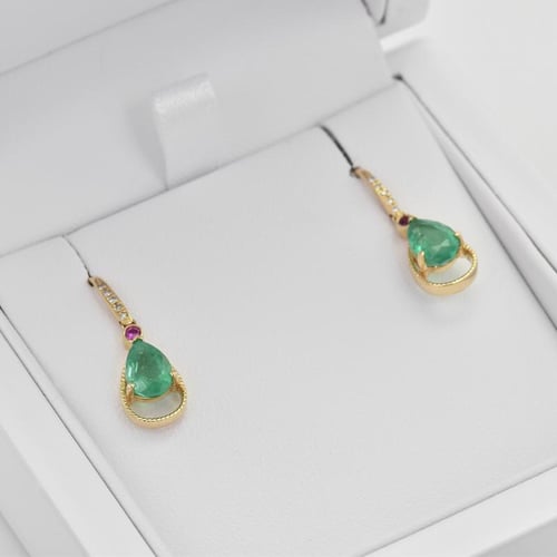 Smaragdové náušnice so zafírmi a diamantmi Tania