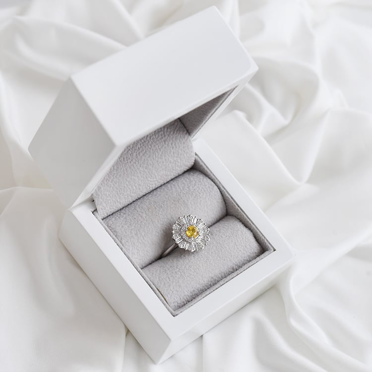 Zlatý prsteň so žltým zafírom 92828