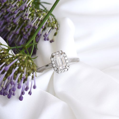 Zásnubný prsteň z platiny s emerald moissanitom Zahara