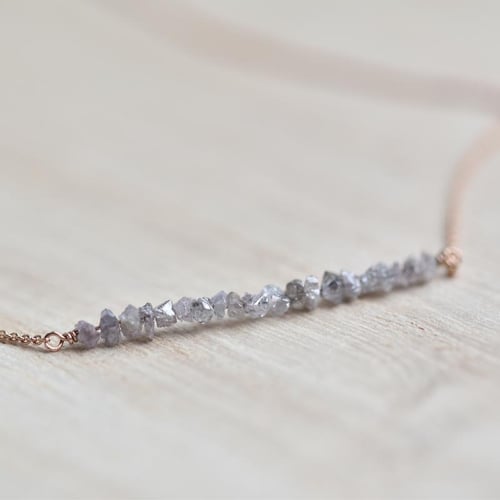 Zlatý choker s ružovými nebrúsenými diamantmi Briely