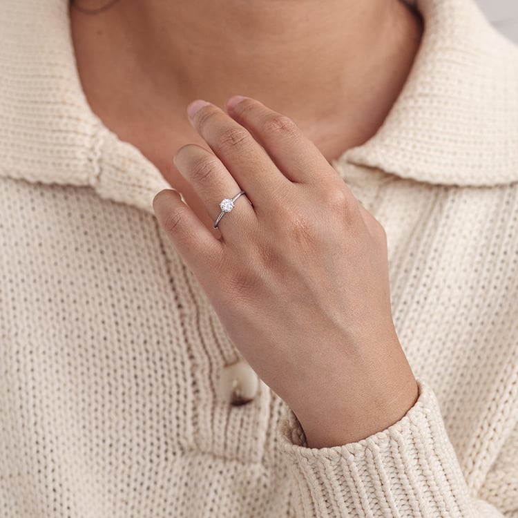 Zdobený zásnubný prsteň s lab-grown diamantmi Juana 129478