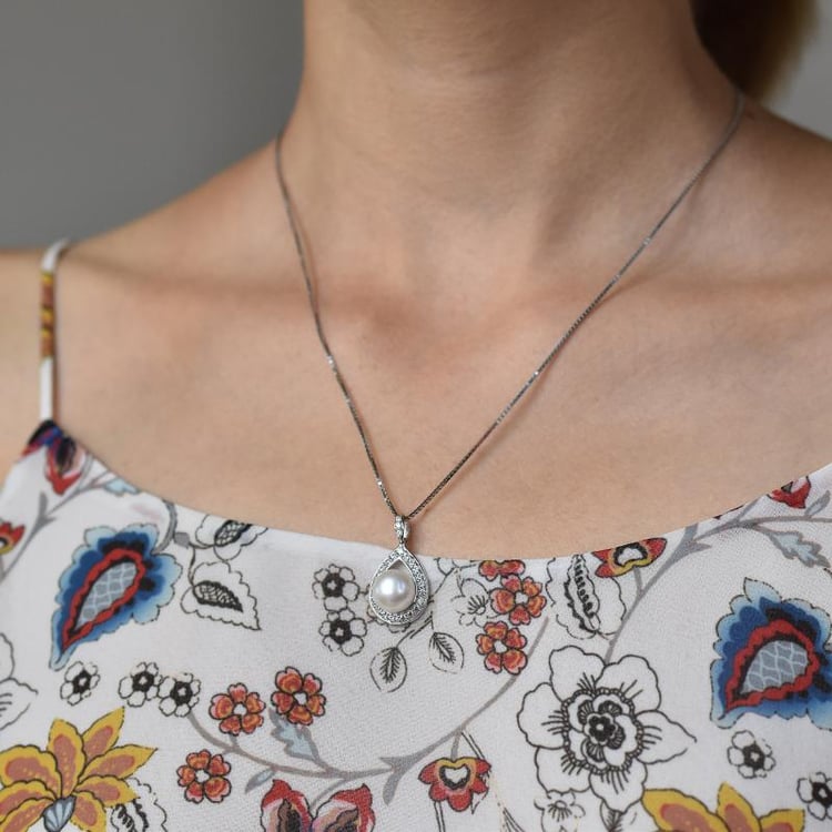 Strieborný náhrdelník s perlou 22797