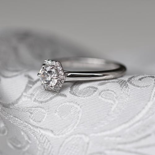 Halo prsteň s lab-grown diamantmi Ulyssa