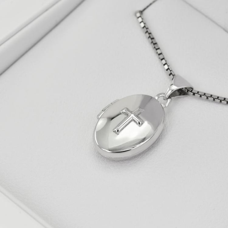 Strieborný medailón s krížikom 28460