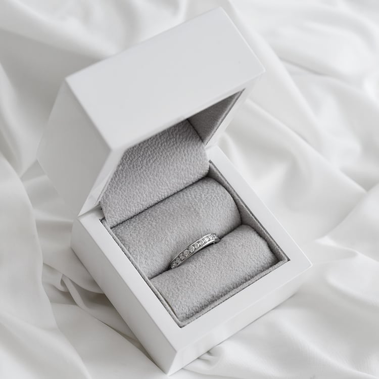 Eternity prsteň s diamantmi 90159