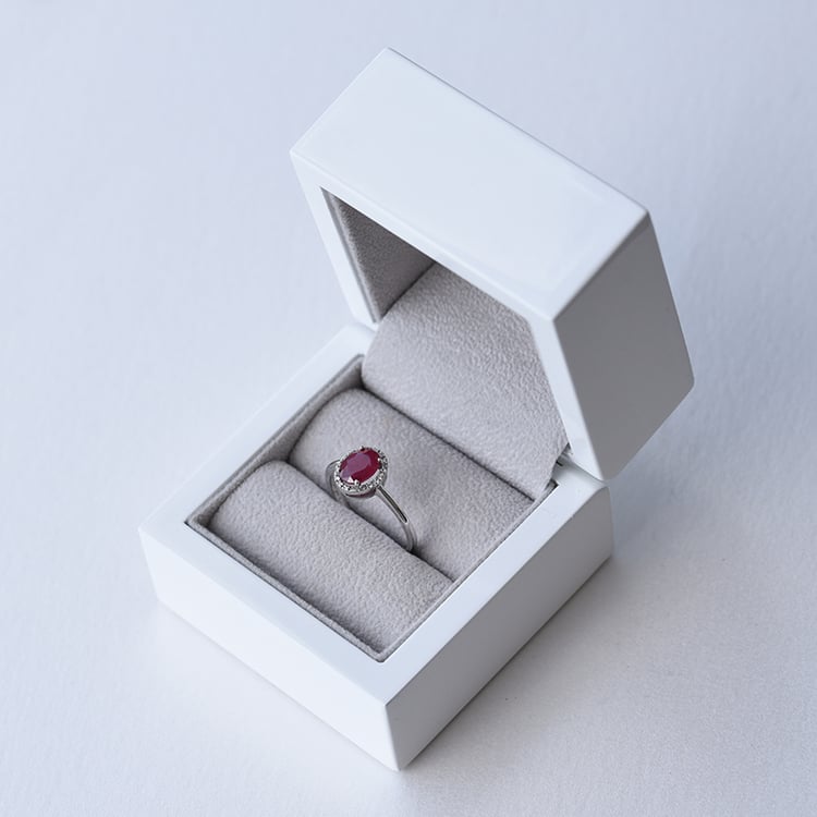 Prsteň s oválnym rubínom 63257