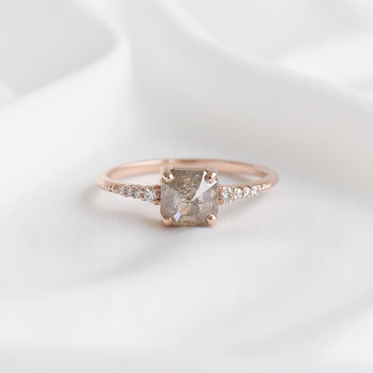 Jedinečný prsteň so salt and pepper diamantom 93858