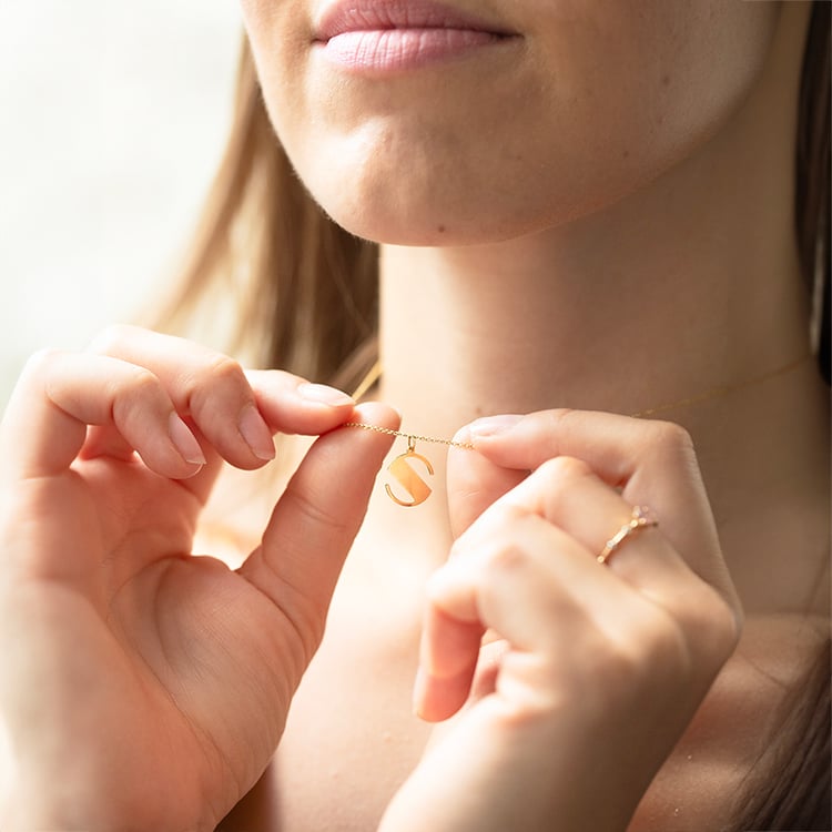 Prívesok s vykrojeným písmenom S Alphabet 143205