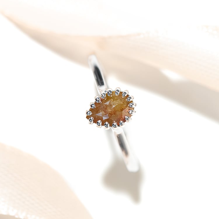 Zlatý prsteň s pear salt and pepper diamantom Amado 126375