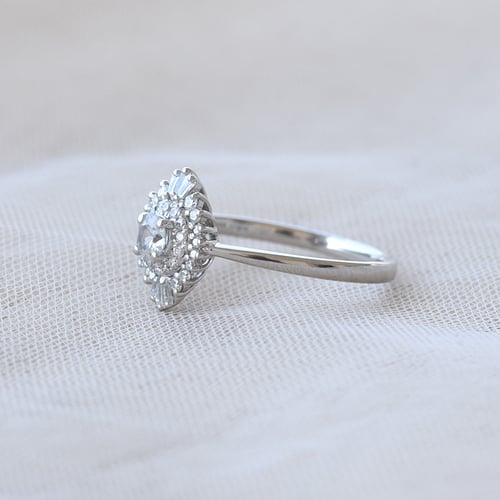 Zlatý prsteň s moissanitom a lab-grown diamantmi Nogian