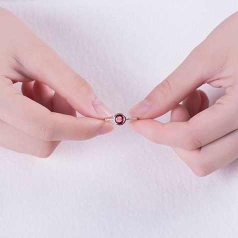 Prsteň s turmálinom a diamantmi zo zlata 75949