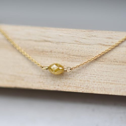 Zlatý choker so žltým diamantom Shantai