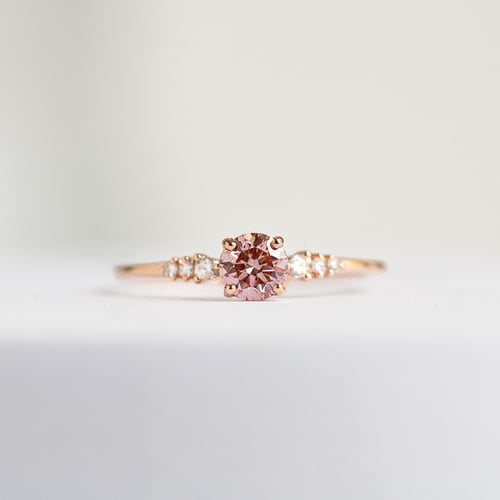 Zásnubný prsteň s certifikovaným fancy pink lab-grown diamantom Elise