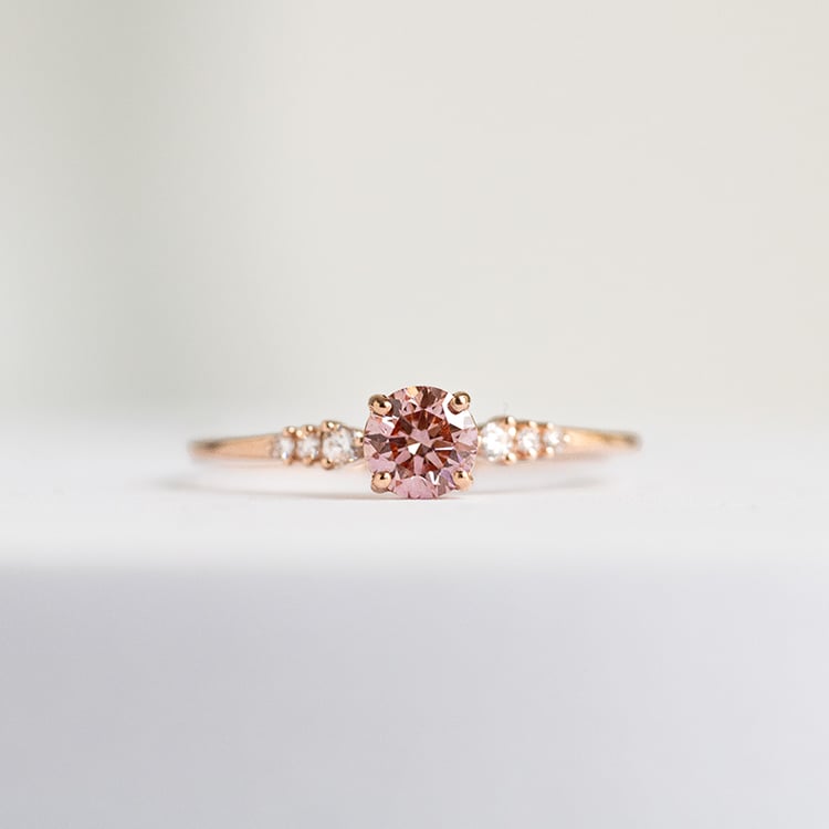 Zásnubný prsteň s certifikovaným fancy pink lab-grown diamantom Elise 144823