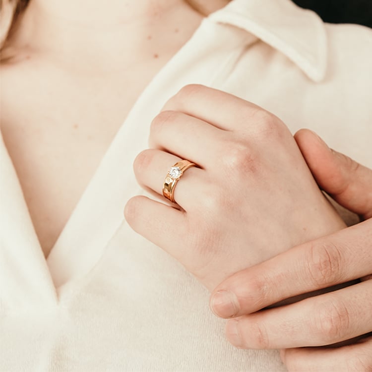 Zlaté tepané svadobné obrúčky Patton 120130