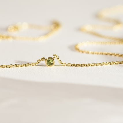Minimalistický náhrdelník so zeleným zafírom Vieny