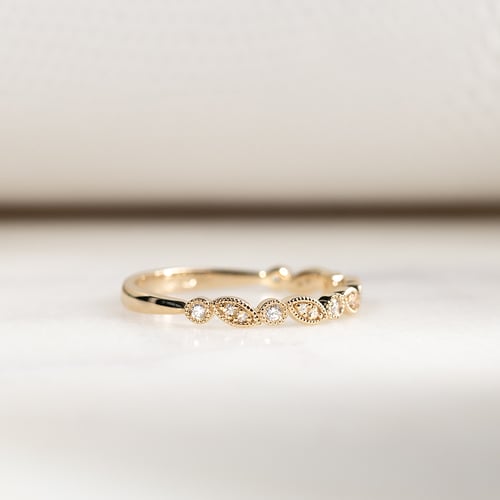 Diamanty v zlatom eternity prsteni Lyla