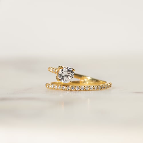 Atypický zásnubný prsteň s lab-grown diamantmi Ada