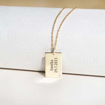 Strieborný obdĺžnikový prívesok s diamantom a gravírom Greg