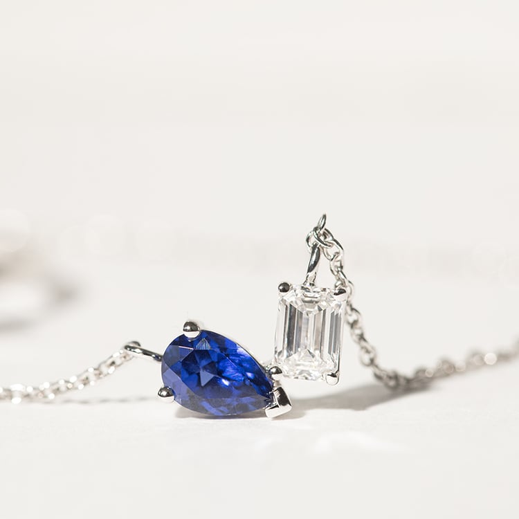 Náhrdelník Toi et Moi s lab-grown diamantom a zafírom Amandine 134809