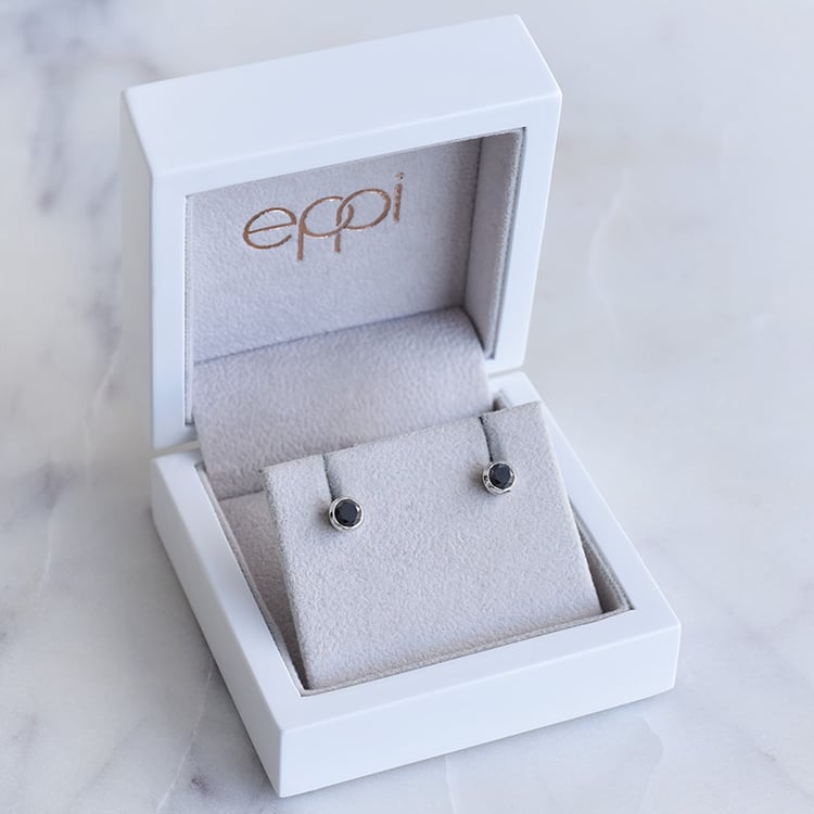 Strieborné bezel náušnice s čiernymi diamantmi Sontre 102744