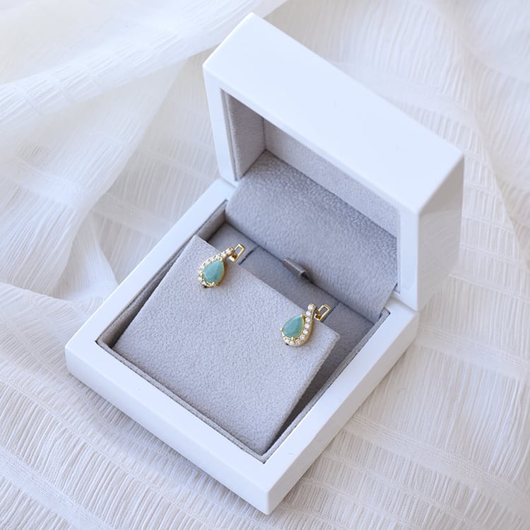 Pozlátené náušnice sa smaragdy 67962