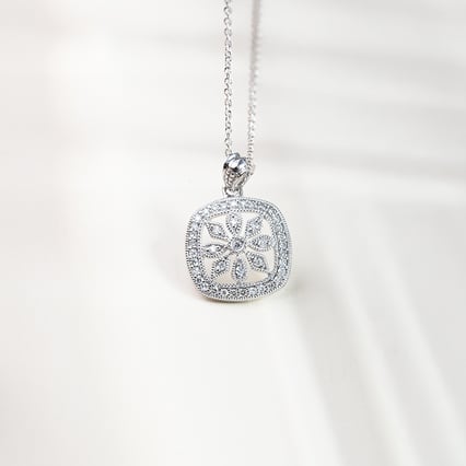 Prívesok s diamantovým kvetom Eloisa